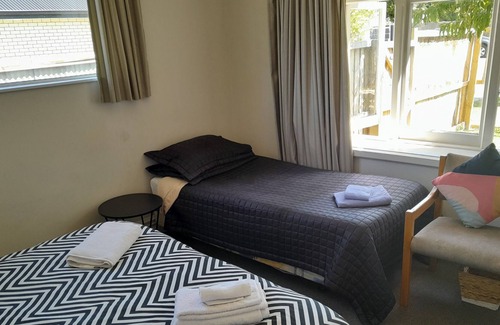 Linwood Bed & Breakfast | Intrepid bed and breakfast king family room SLEEP MAX 3