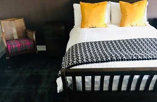Invershin Hotel | Invershin Hotel Bunkhouse & Bar