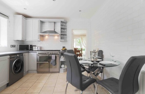 Hythe House | Inviting 7-Bed House with sea views in Hythe.