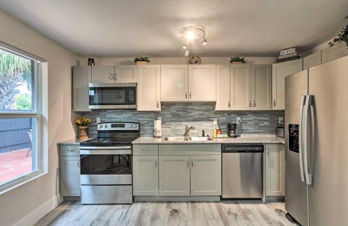 Riviera Beach Apartment | Inviting Apartment Less Than 2 Mi to Riviera Beach!