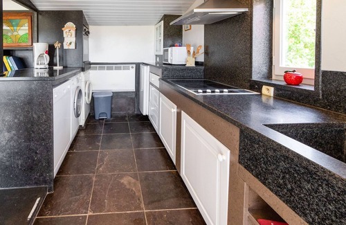 Westouter Ski Chalet | Inviting Chalet in Westouter with Garden