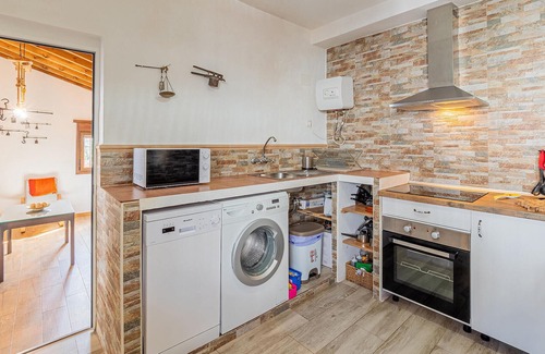 Calabazares House | Inviting cottage with fantastic mountain panorama.