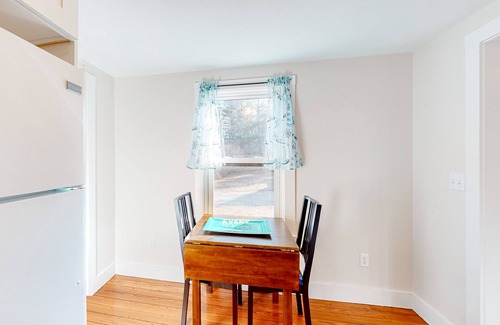Cataumet Cottage | Inviting cottage with golf nearby, central AC, & full kitchen