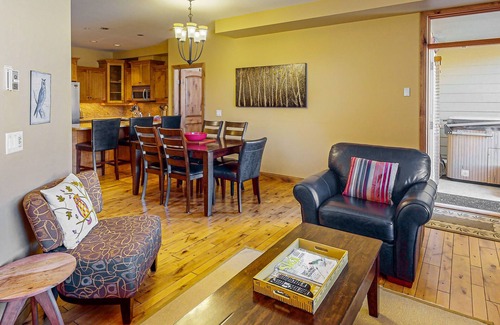 Big White Ski Resort Apartment | Inviting ski-in/out condo with private hot tub, fireplace & elevator