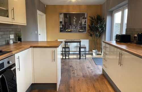 Severn Beach House | Inviting Urban Retreat in Bristol