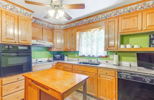 Vicksburg House | Inviting Vicksburg Home w/Patio + Charcoal Grill!