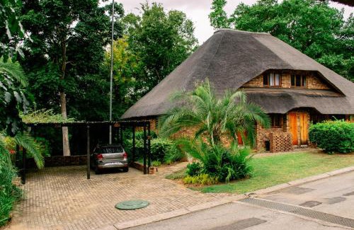 Hazyview Cabin | INYAMATANE LUXURY LODGES at Kruger Park Lodge