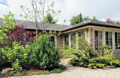 Lambton Shores House | Ipperwash Bliss: Gated, Hear the wave, Sleep 7