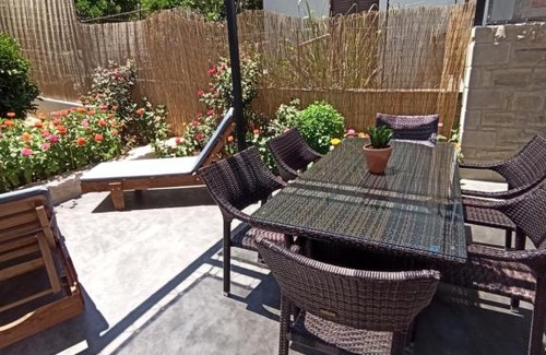 Perama Apartment | Irene's Garden