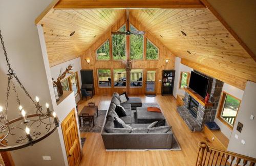 Marmot House | Iron Mountain - Spacious Secluded Lodge with Hot Tub & Game Room