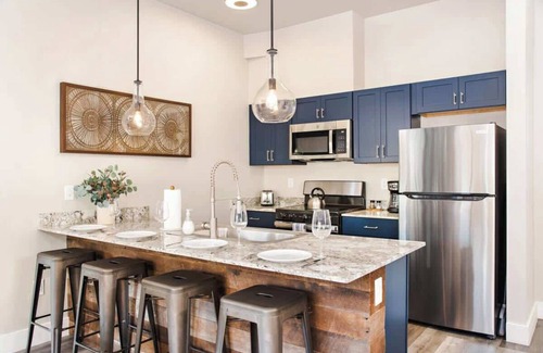 Glenwood Springs Condo | Iron Mt Hot Spgs Condo #207 | Mtn Views | Sleeps 4