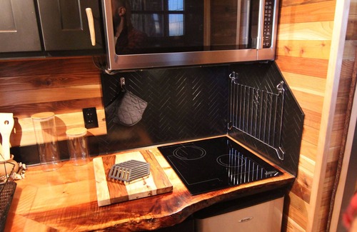 Ashford Apartment | Iron & Vine Treehouse at Mount Rainier
