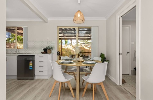 Huskisson House | Irrilassa by the Beach by Experience Jervis Bay