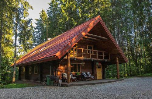 Rouge House | Irvese Puhkemaja