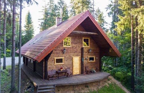 Rouge House | Irvese Puhkemaja
