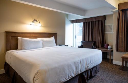 Banff Hotel | Irwin's Mountain Inn