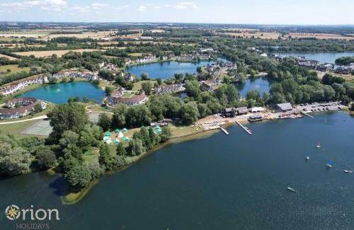 South Cerney House | Isis Lakes 55, Lakeside Lodge - P