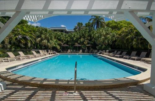 Sanibel House | Island Beach Club #P3E