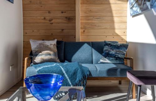 Ostend Ski Chalet | Island chalet Onetangi
