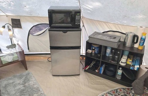 Brantingham House | Island Glamping w/Boat, HotTub and Pet Friendly
