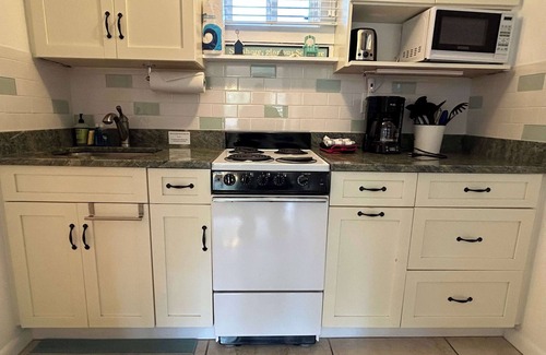 Oak Bluffs Apartment | Island Inn - Studio Suite - 17D - Oak Bluffs, MA