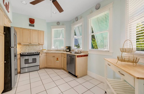 Old Town House | ISLAND OASIS ~ Stylish 2 Bedroom, 2 Bath Home w/Private Heated Pool!