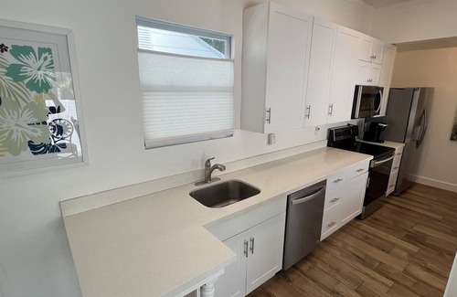 Uptown - Upper Duval House | Island Paradise 2BR House Pool, 1/2 Block to Duval
