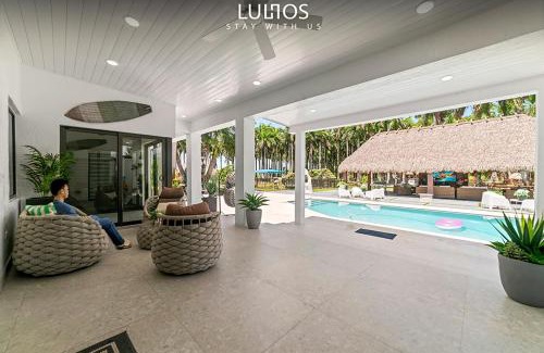 Ludlam House | Island Paradise - Pickleball, Football, Pool Bliss L61