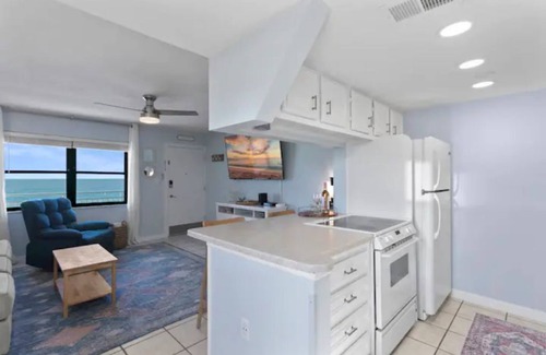 Sunset Beach Condo | Island Paradise - Beachfront Condo