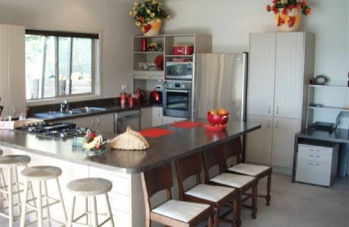 Opua Cottage | Island Time Cottage - Waterfront with Sea Views in the Winterless North