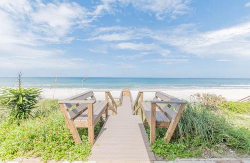 Crescent Beach House | Island Time - Oceanfront Bliss