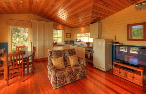Smithton House | Island View Spa Cottage