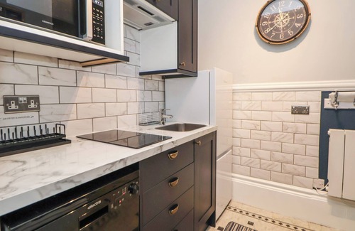 Waterloo Cottage | ISMAY BILLIARD ROOM APARTMENT - TITANIC INTEREST in Waterloo, Merseyside