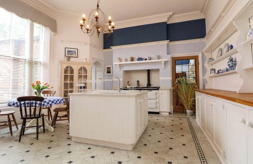 Waterloo Cottage | ISMAY LOUNGE APARTMENT- TITANIC INTEREST in Waterloo, Merseyside