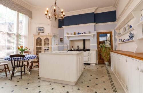 Waterloo Apartment | Ismay Lounge Apartment- Titanic Interest
