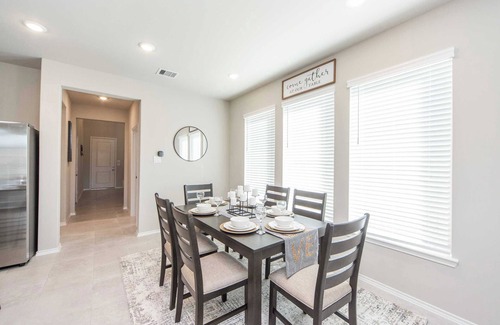 Sugar Land House | Ist Floor BR|Newly Renovated 4B|Workspace|Lake View|Lush Backyard #42282