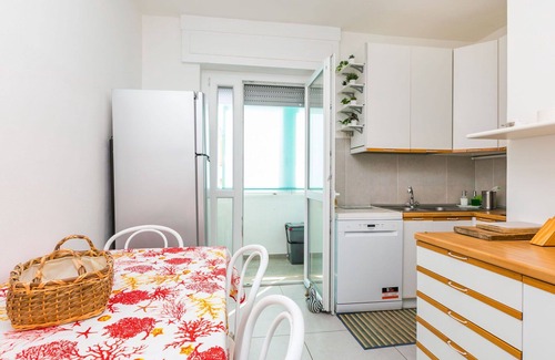 Rosignano Solvay Apartment | Nice apartment for 6 guests with WIFI, A/C, TV, balcony and parking