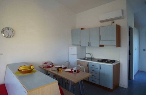 Sant'Andrea Apostolo dello Ionio Apartment | Apartment 'Tra Ulivi E Mare' with Shared Garden, Wi-Fi and Air Conditioning