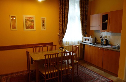 Marianske Lazne Apartment | Italian flair in antique villa, dolce vita near the SPA