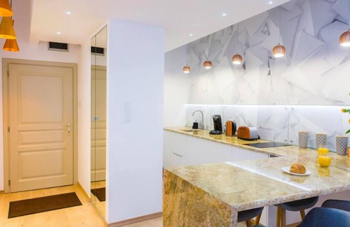 Stare Miasto Apartment | Ivory Apartment - LoftAffair