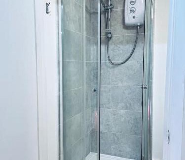 Golders Green Apartment | Ivy Cottage Two Bedroom & Garden in Temple Fortune