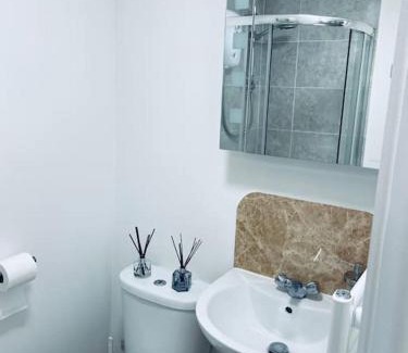 Golders Green Apartment | Ivy Cottage Two Bedroom & Garden in Temple Fortune