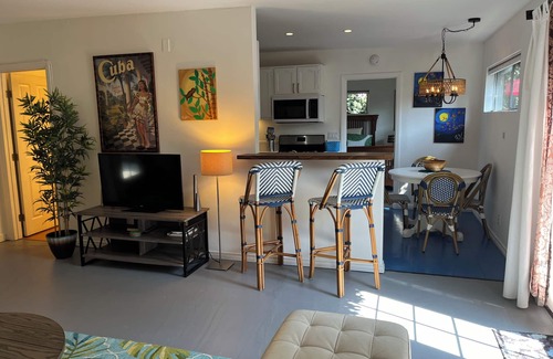 Sunset Junction Cottage | Ivy Covered Cottage in the heart of Silver Lake