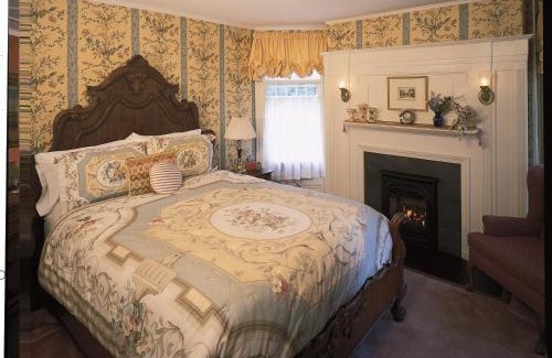 Bellevue Avenue Historic District Bed & Breakfast | Ivy Lodge