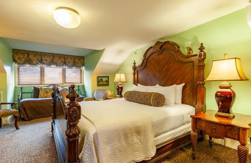 Bellevue Avenue Historic District Bed & Breakfast | Ivy Lodge