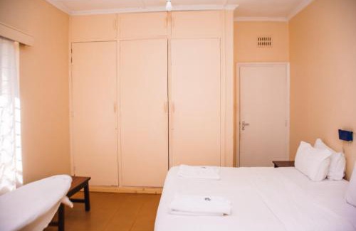 Embu Bed & Breakfast | Izaak