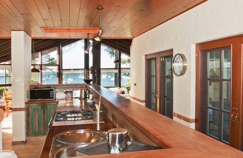 Callala Bay House | Izba - on the foreshore of Callala Bay