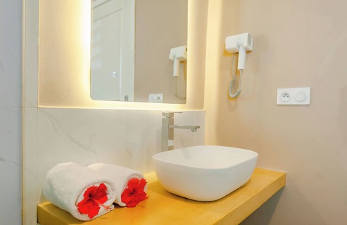 Madirokely Hotel | IZIL HOTEL NOSY BE