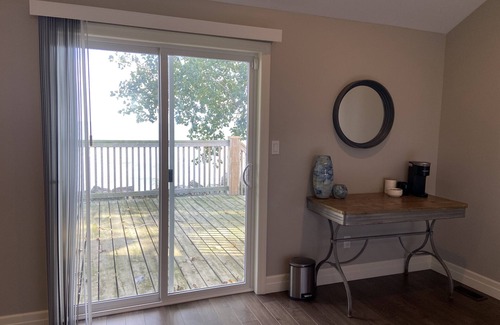 Leamington House | Izzy's Lookout Lake House - Spacious 2 bedroom house