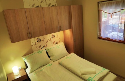 Buzsak House | Jázmin Apartman